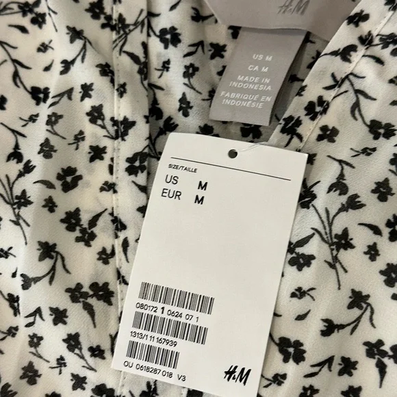 Two NWT H&M Flowy V Neck Dresses, Cinchable Waist, Size Medium! - Picture 5 of 11